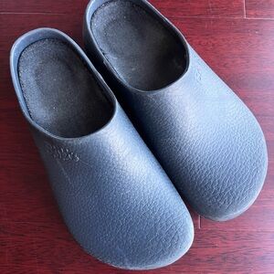 Birki's Birkenstock Size USA 6 Navy Blue Rubber Clogs Slip Resistant Womens